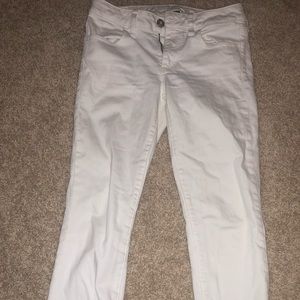 white cropped jeans